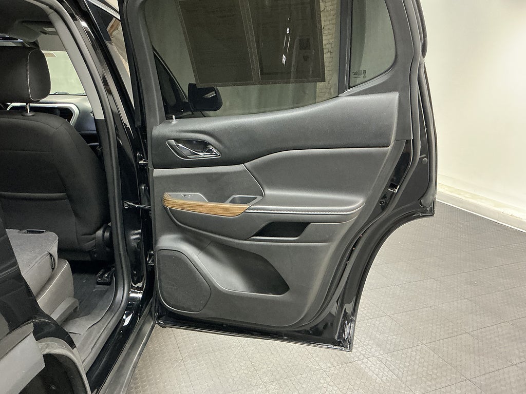 2017 GMC Acadia SLE-2