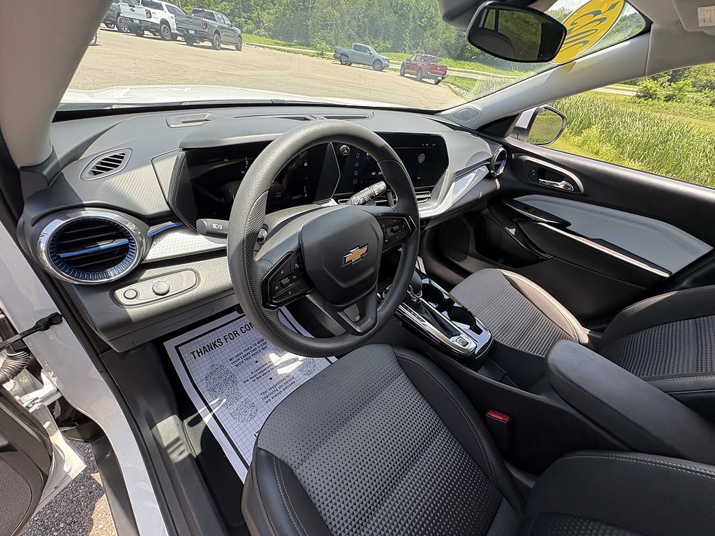2025 Chevrolet Trax LT