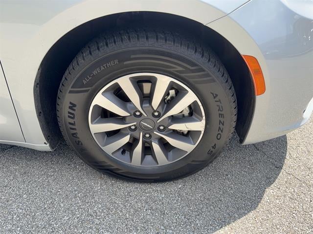 2024 Chrysler Pacifica Hybrid Select