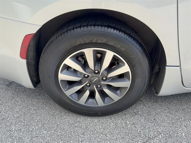 2024 Chrysler Pacifica Hybrid Select