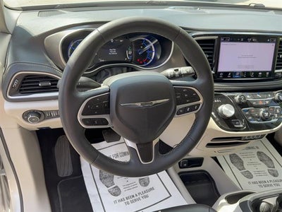2024 Chrysler Pacifica Hybrid Select