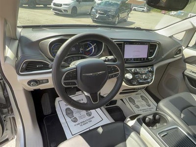 2024 Chrysler Pacifica Hybrid Select
