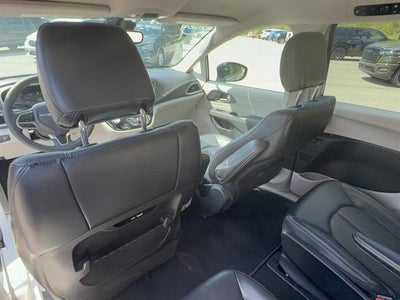 2024 Chrysler Pacifica Hybrid Select