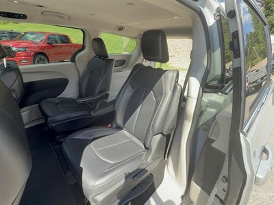 2024 Chrysler Pacifica Hybrid Select