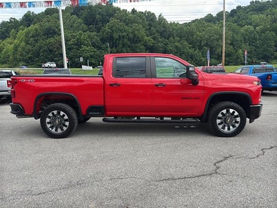 2022 Chevrolet Silverado 2500HD 4WD Crew Cab Standard Bed Custom