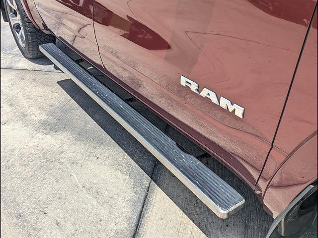 2020 RAM 1500 Laramie Crew Cab 4x4 5'7" Box
