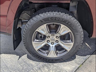 2020 RAM 1500 Laramie Crew Cab 4x4 5'7" Box