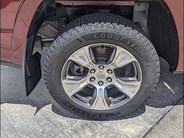 2020 RAM 1500 Laramie Crew Cab 4x4 5'7" Box