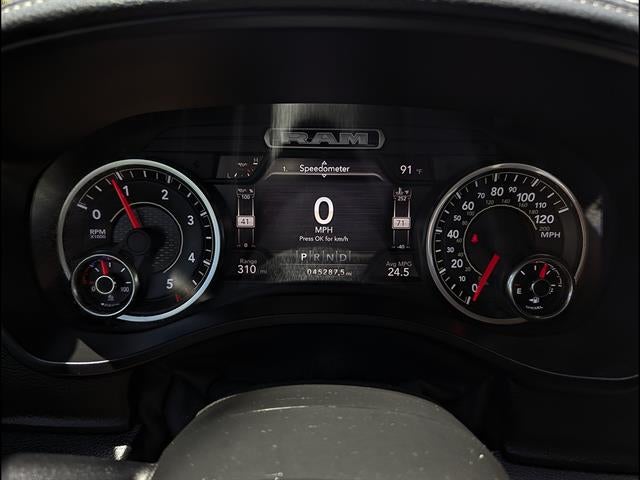 2020 RAM 1500 Laramie Crew Cab 4x4 5'7" Box