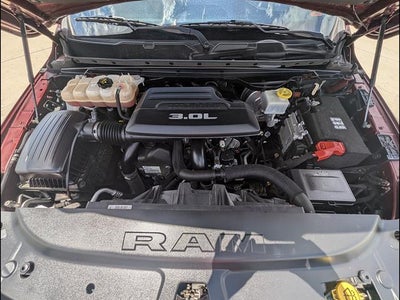 2020 RAM 1500 Laramie Crew Cab 4x4 5'7" Box