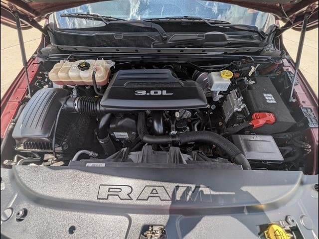 2020 RAM 1500 Laramie Crew Cab 4x4 5'7" Box