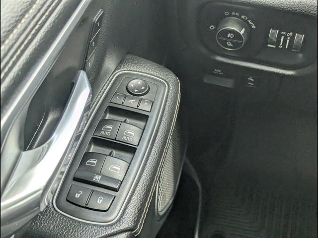 2020 RAM 1500 Laramie Crew Cab 4x4 5'7" Box
