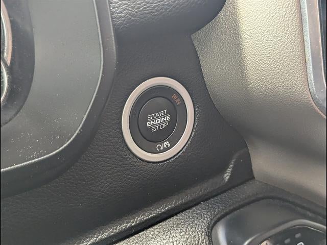 2020 RAM 1500 Laramie Crew Cab 4x4 5'7" Box
