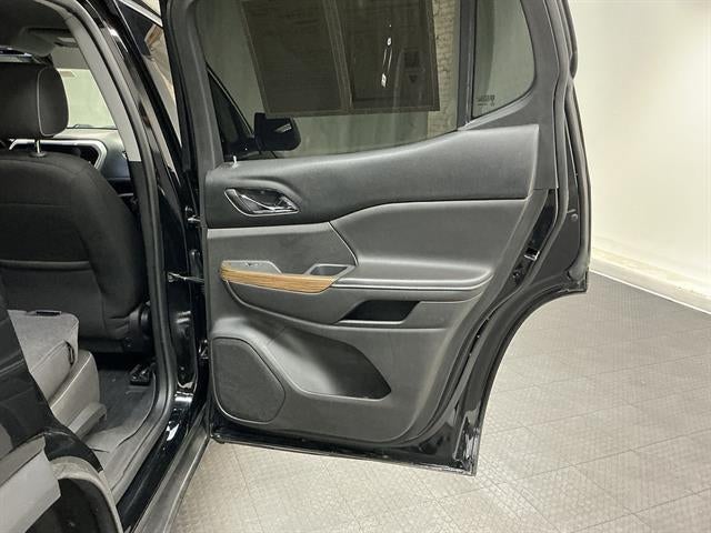 2017 GMC Acadia SLE